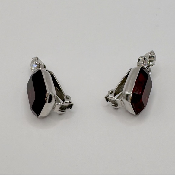 VINTAGE Red Crystal Clip-On Earrings - Picture 10 of 13